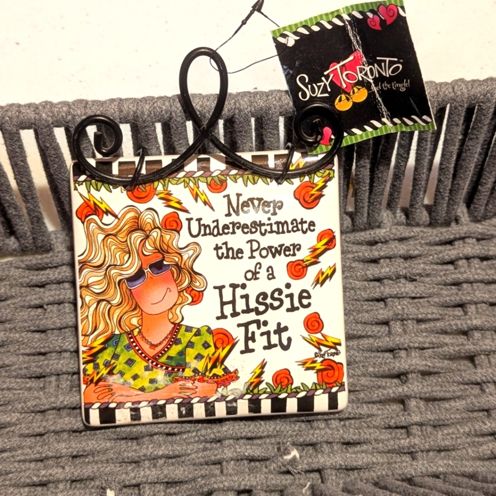 3/12$ Suzy Toronto Hissy Fit Decor